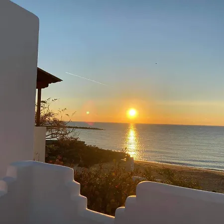 Skyros Seafront Studio-A Breath Away To The Beach 斯基罗斯岛
