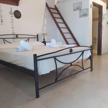 Skyros Seafront Studio-A Breath Away To The Beach 宾馆 斯基罗斯岛