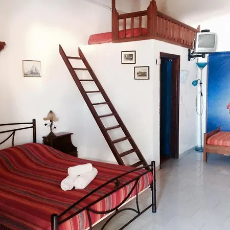 Skyros Seafront Studio-A Breath Away To The Beach 宾馆 *