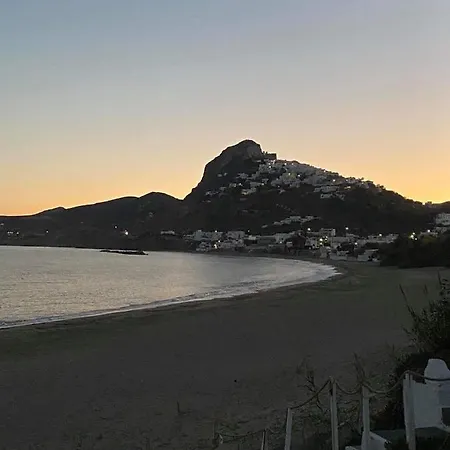 Skyros Seafront Studio-A Breath Away To The Beach 宾馆 斯基罗斯岛