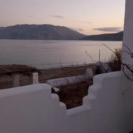 Skyros Seafront Studio-A Breath Away To The Beach 宾馆